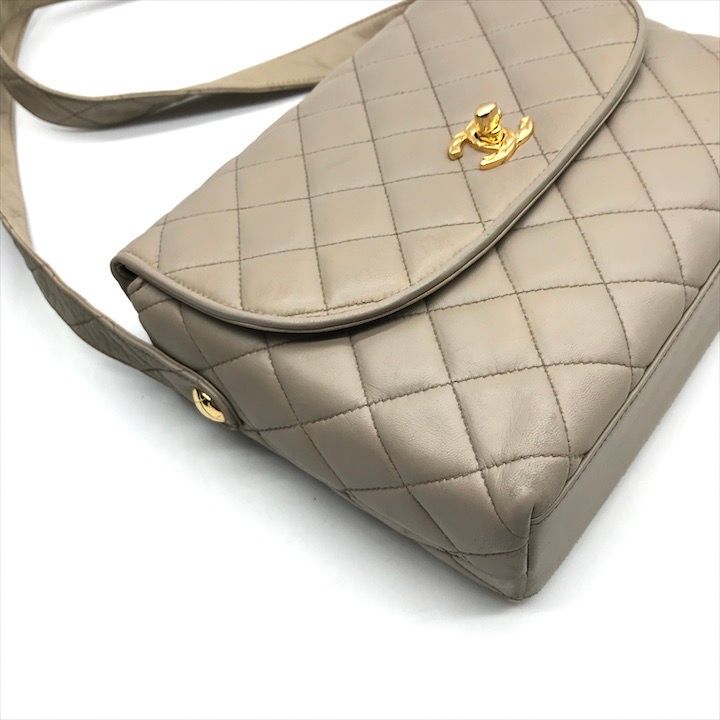 Chanel CC Logo Quilted Turnlock Lambskin Shoulder Bag Gray — view 5
