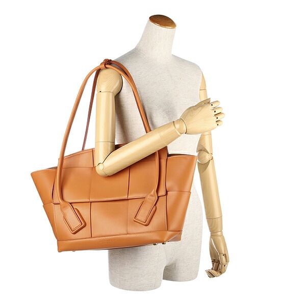 Bottega Veneta Handbag Arco Medium Brown — view 6