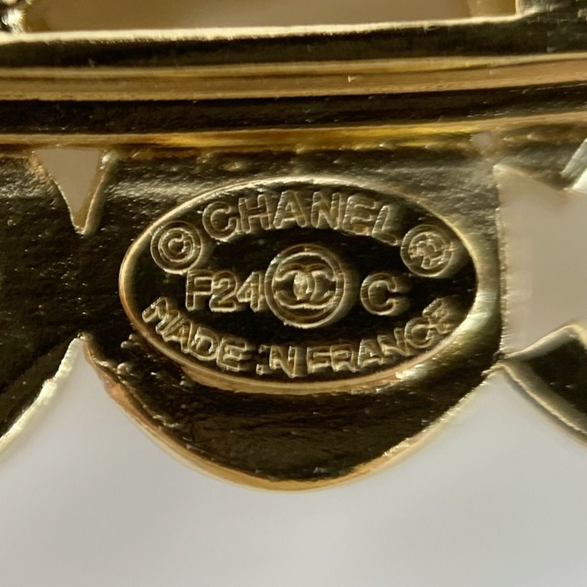 Chanel Roller Skate Brooch F21 C Gold Pin Type — view 5