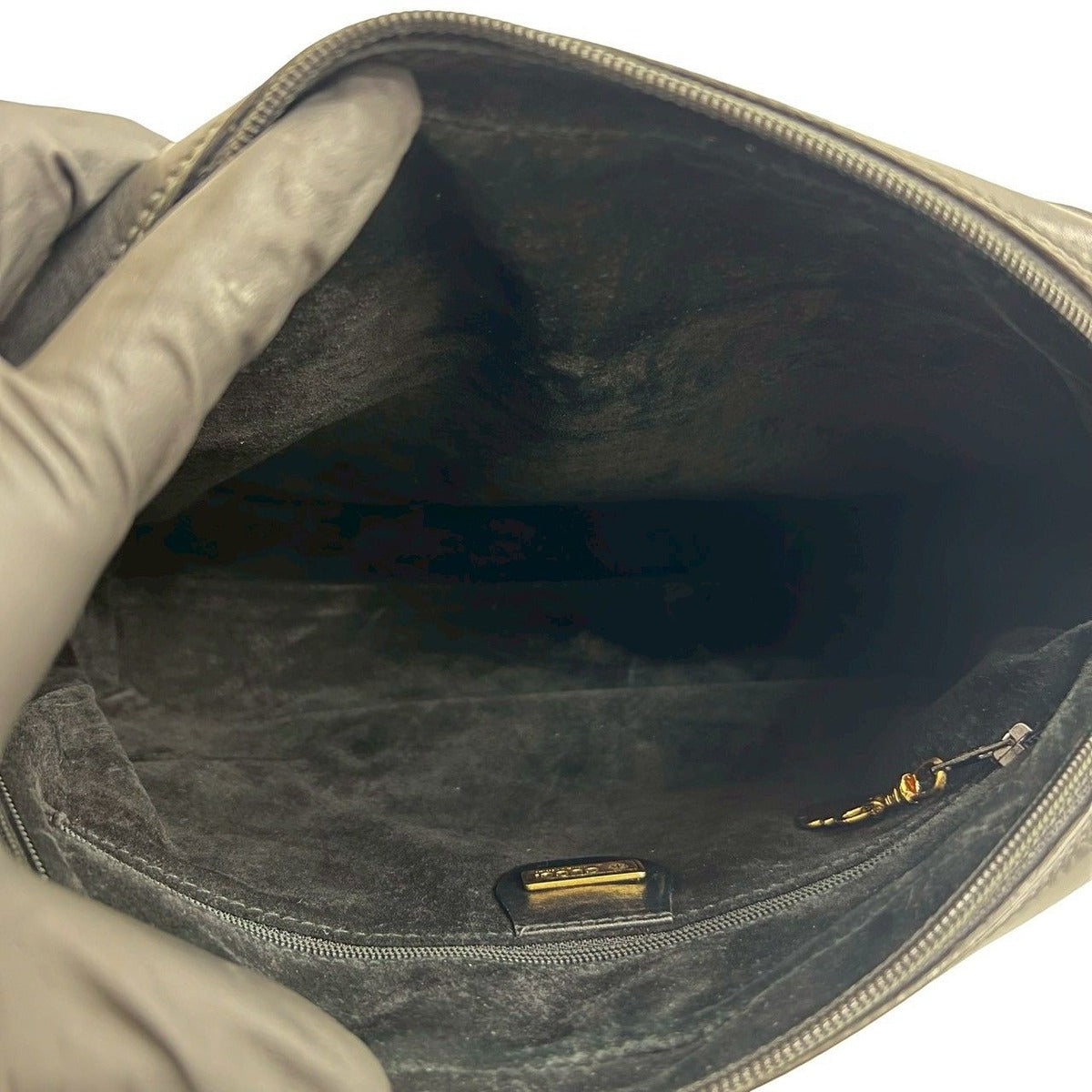 Gucci Vintage GG Logo Embossed Leather Shoulder Bag — view 9