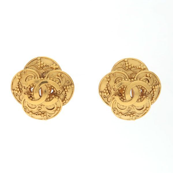Chanel Earrings 96 A Vintage Coco Mark GP Flower — view 3