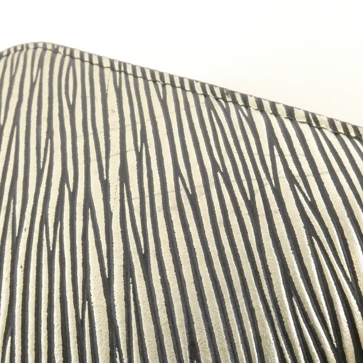 Louis Vuitton Epi Platine Zippy Wallet — view 4