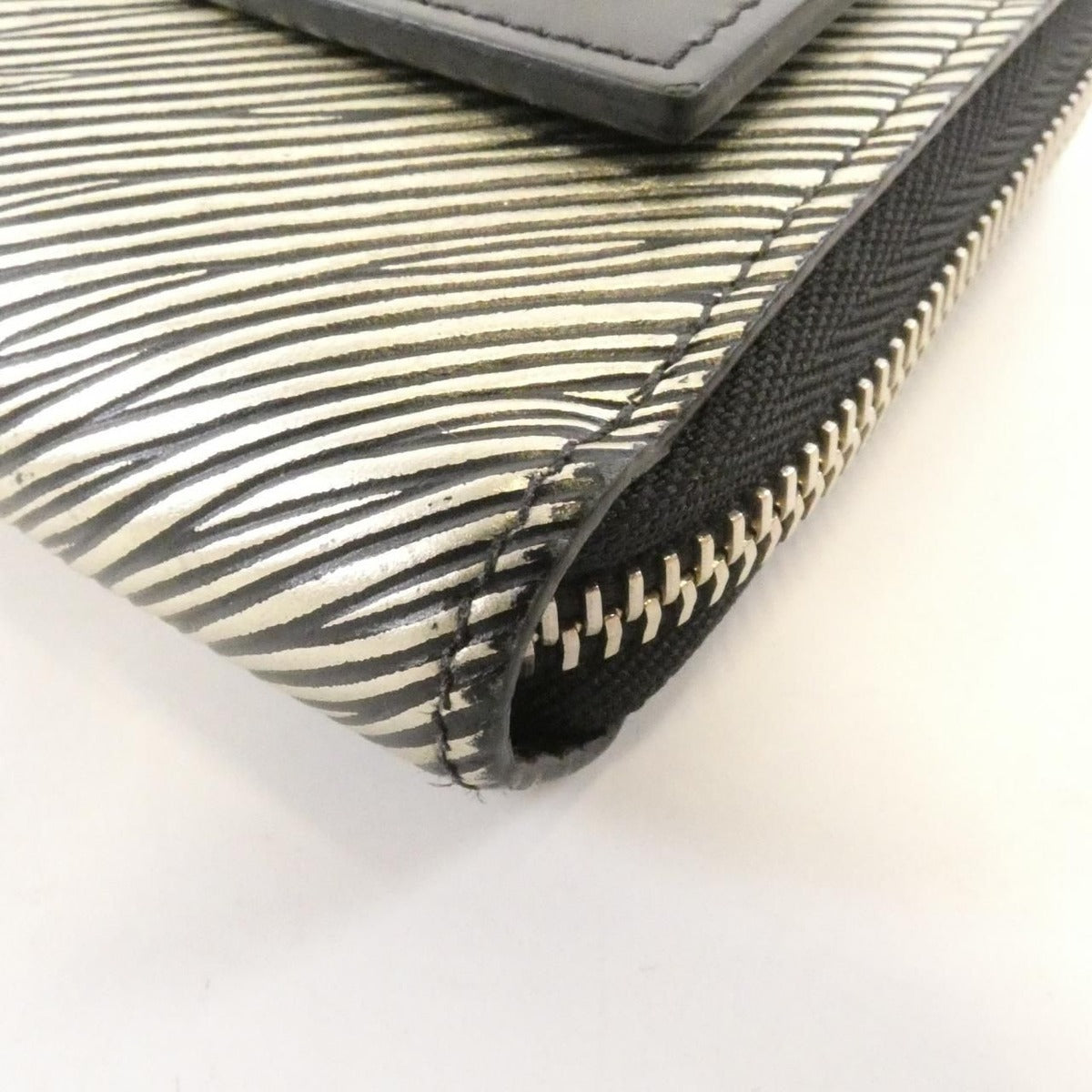 Louis Vuitton Epi Platine Zippy Wallet — view 5