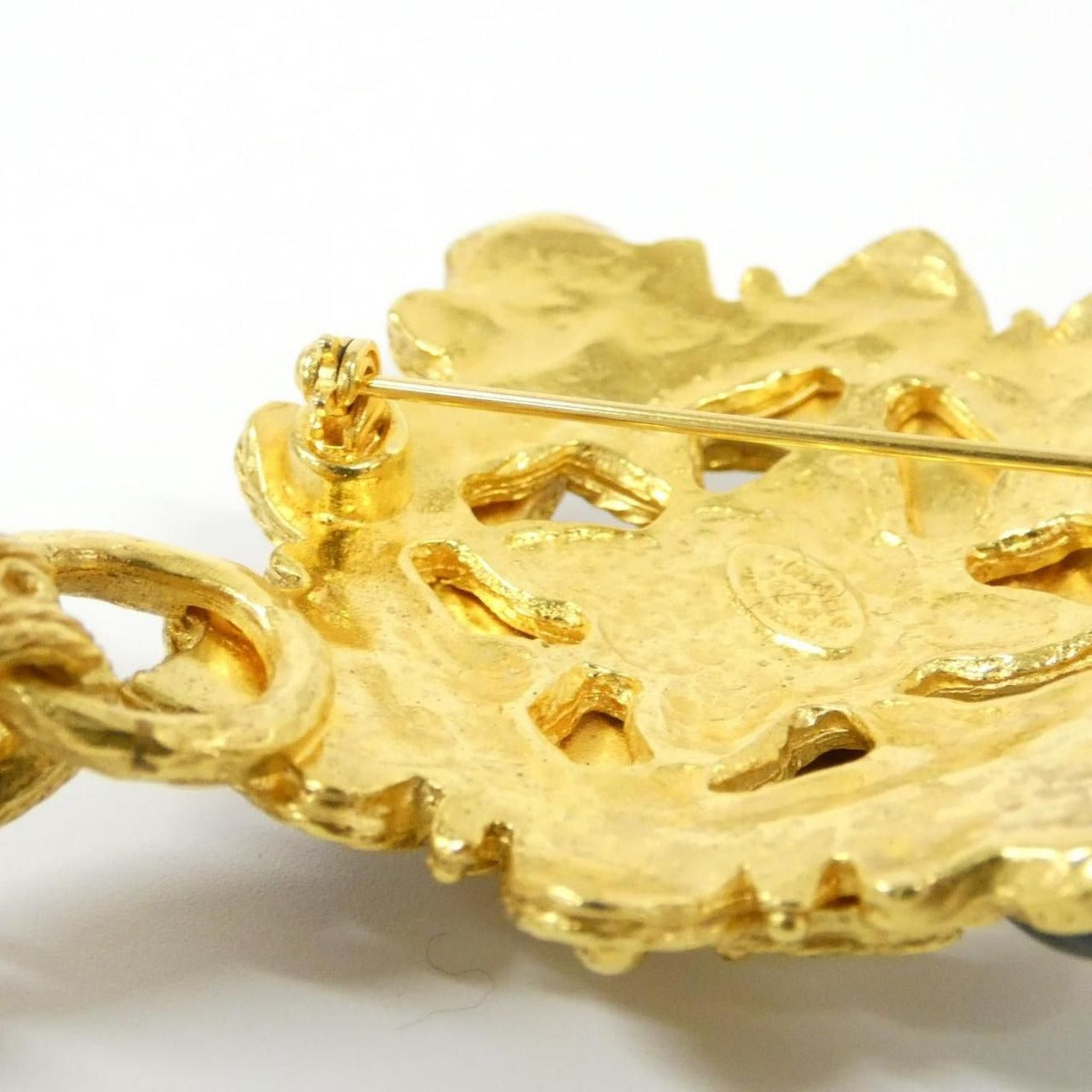 Chanel Vintage Brooch Red — view 3