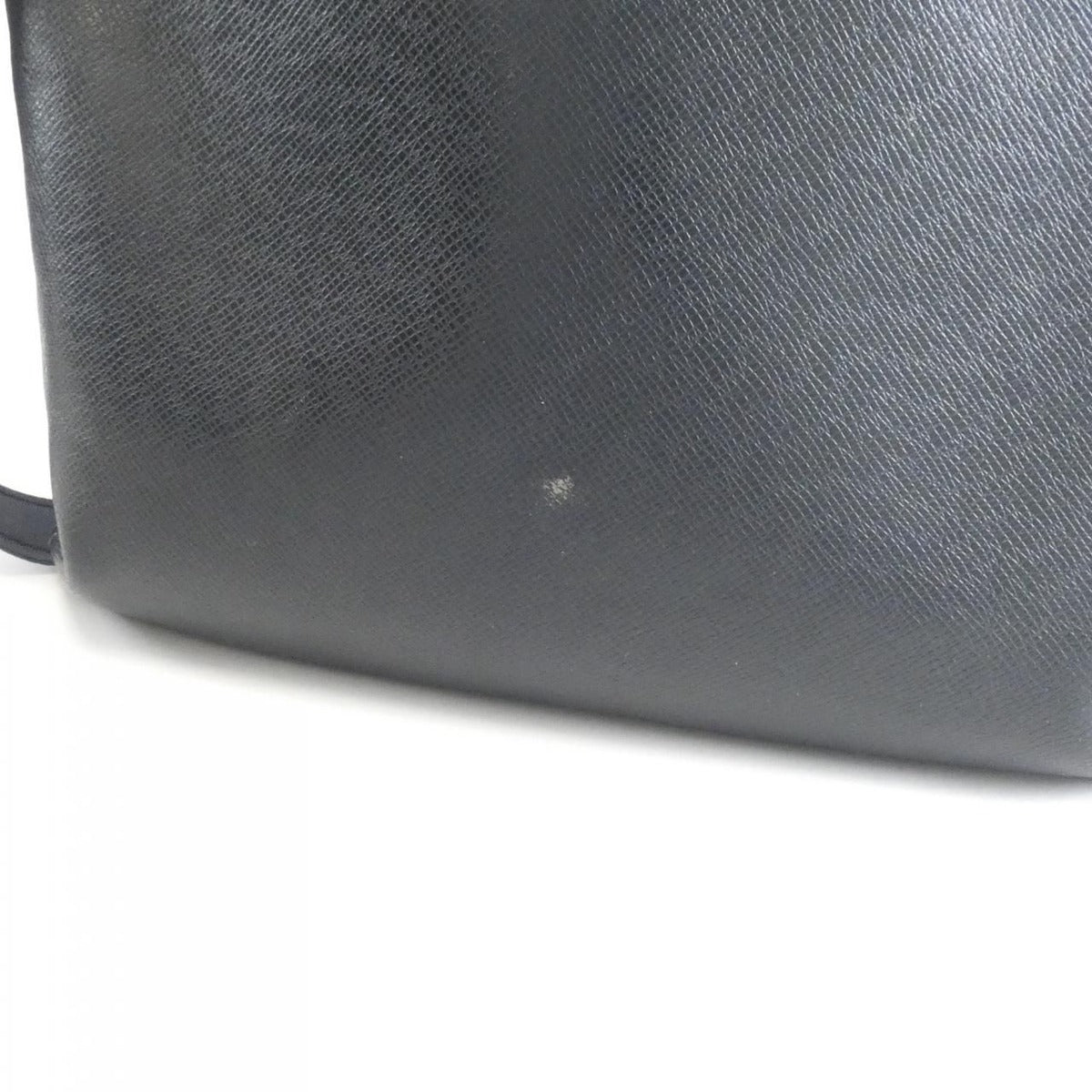 Louis Vuitton Taiga Sasha Shoulder Bag Boreal — view 4
