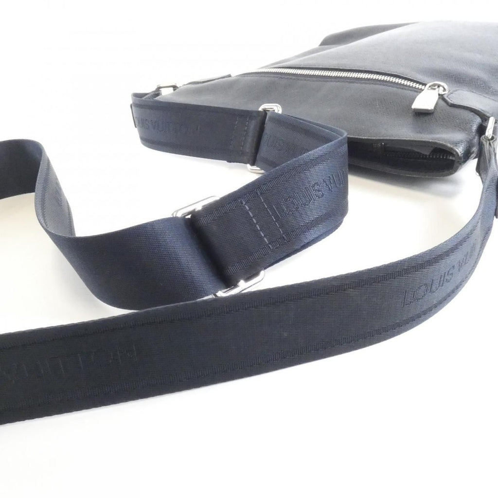 Louis Vuitton Taiga Sasha Shoulder Bag Boreal — view 5