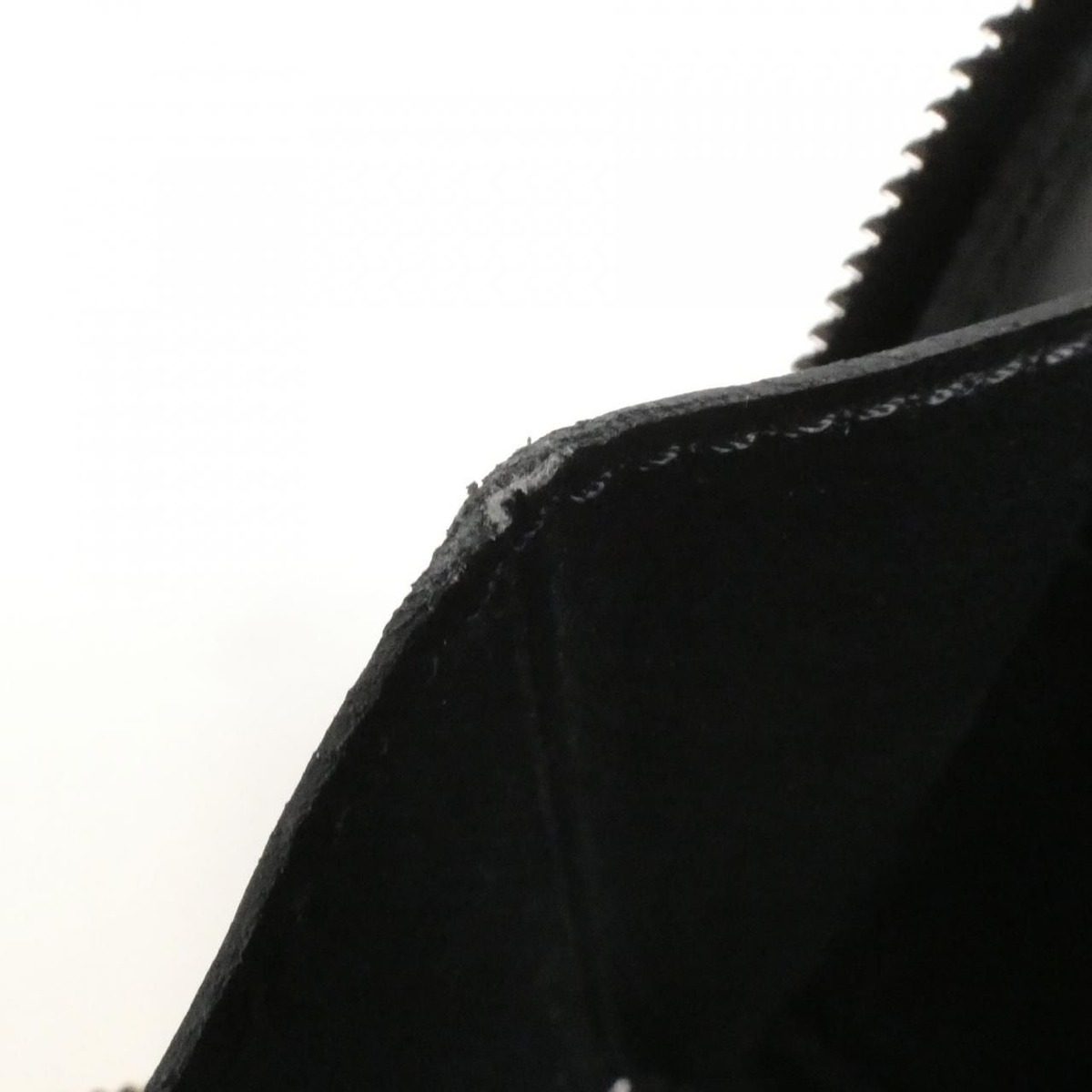Louis Vuitton LV Aerogram Zippy Wallet — view 9