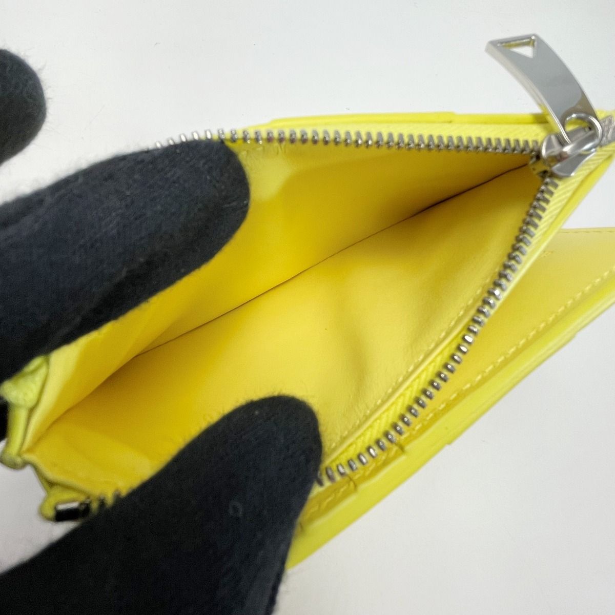 Bottega Veneta Maxi Intrecciato Yellow Bifold Wallet Leather — view 3