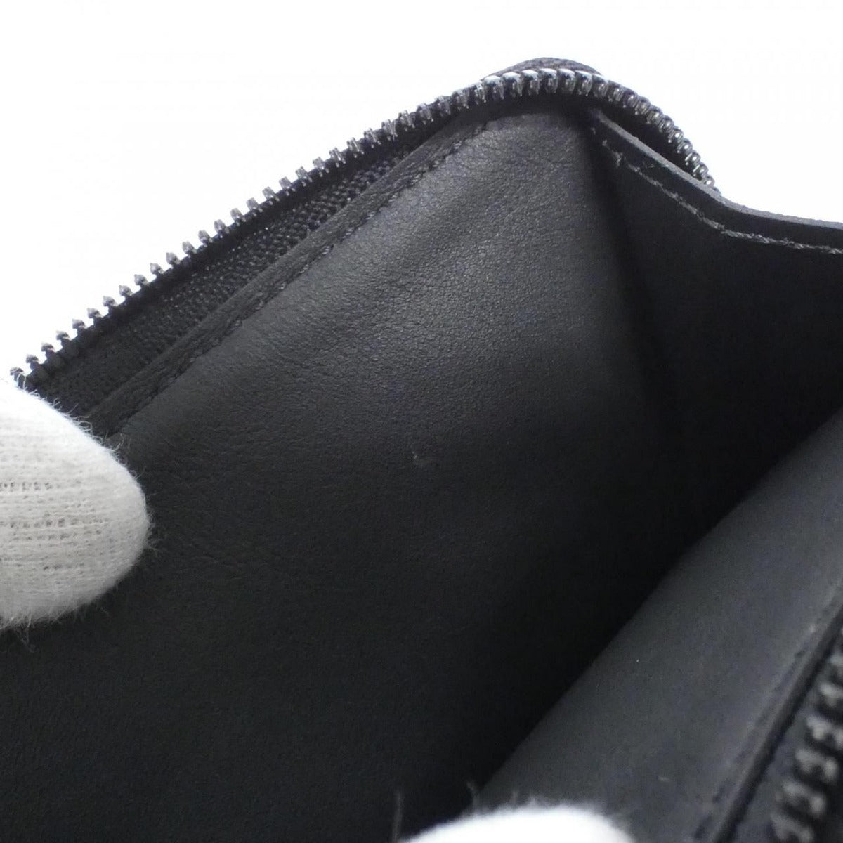 Louis Vuitton Taurillon Monogram Portefeuille Pilot Wallet — view 8