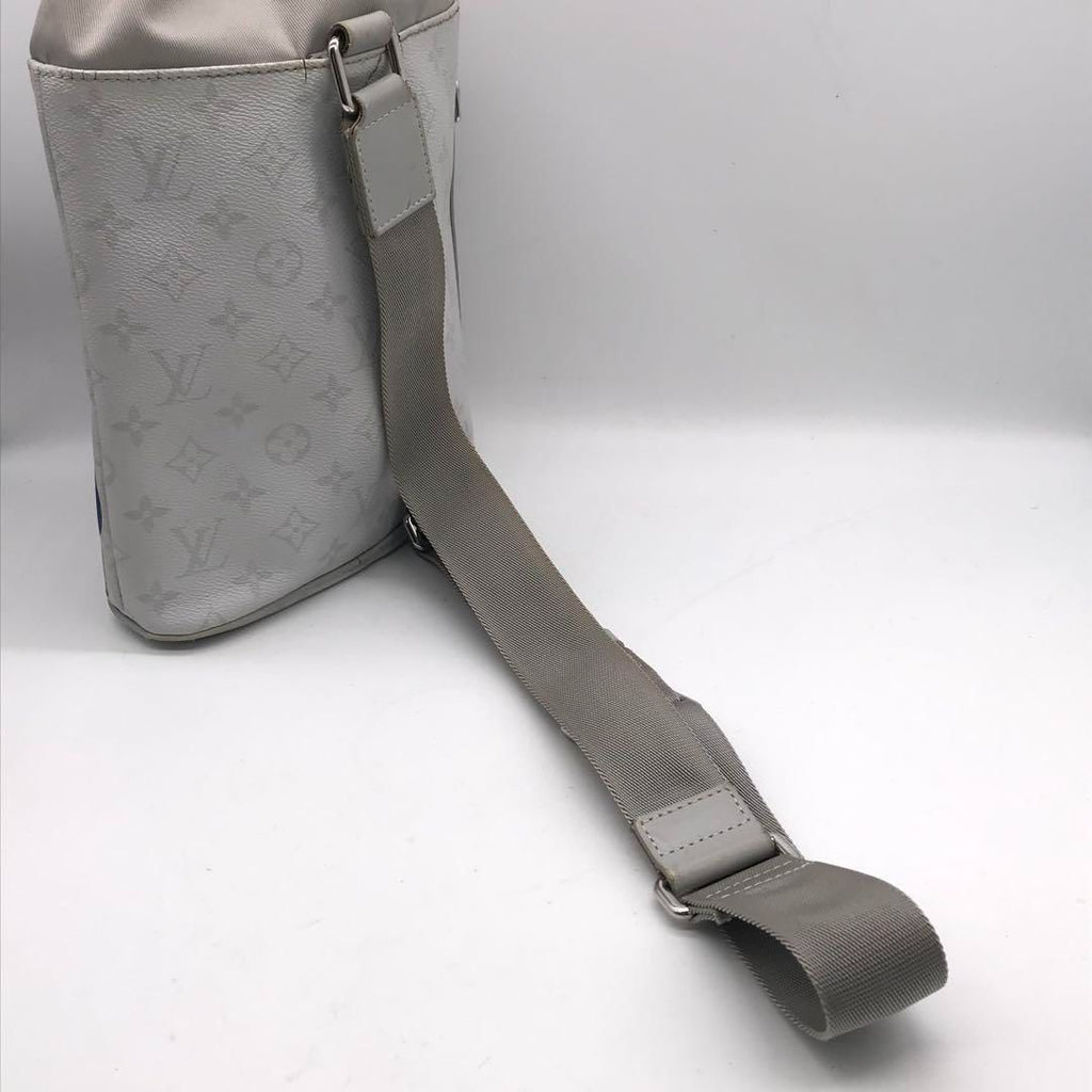 Louis Vuitton Monogram Logo Story Chokes Sling Bag Price Negotiation Welcome — view 7