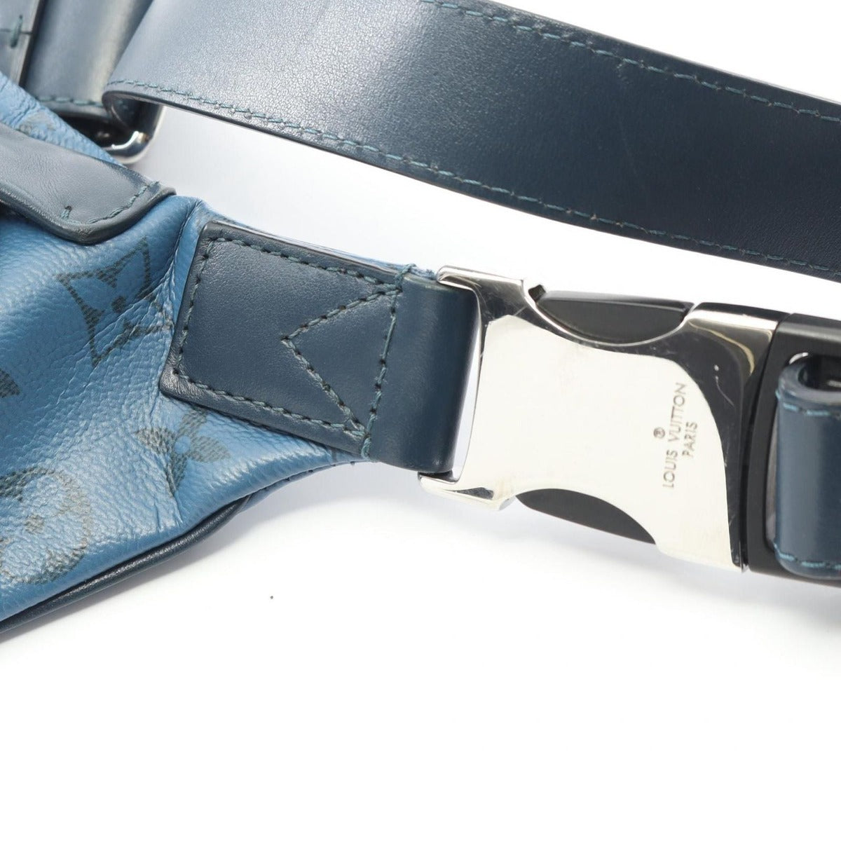 Louis Vuitton Waist Bag Body Discovery Bum Monogram Aqua Garden — view 5