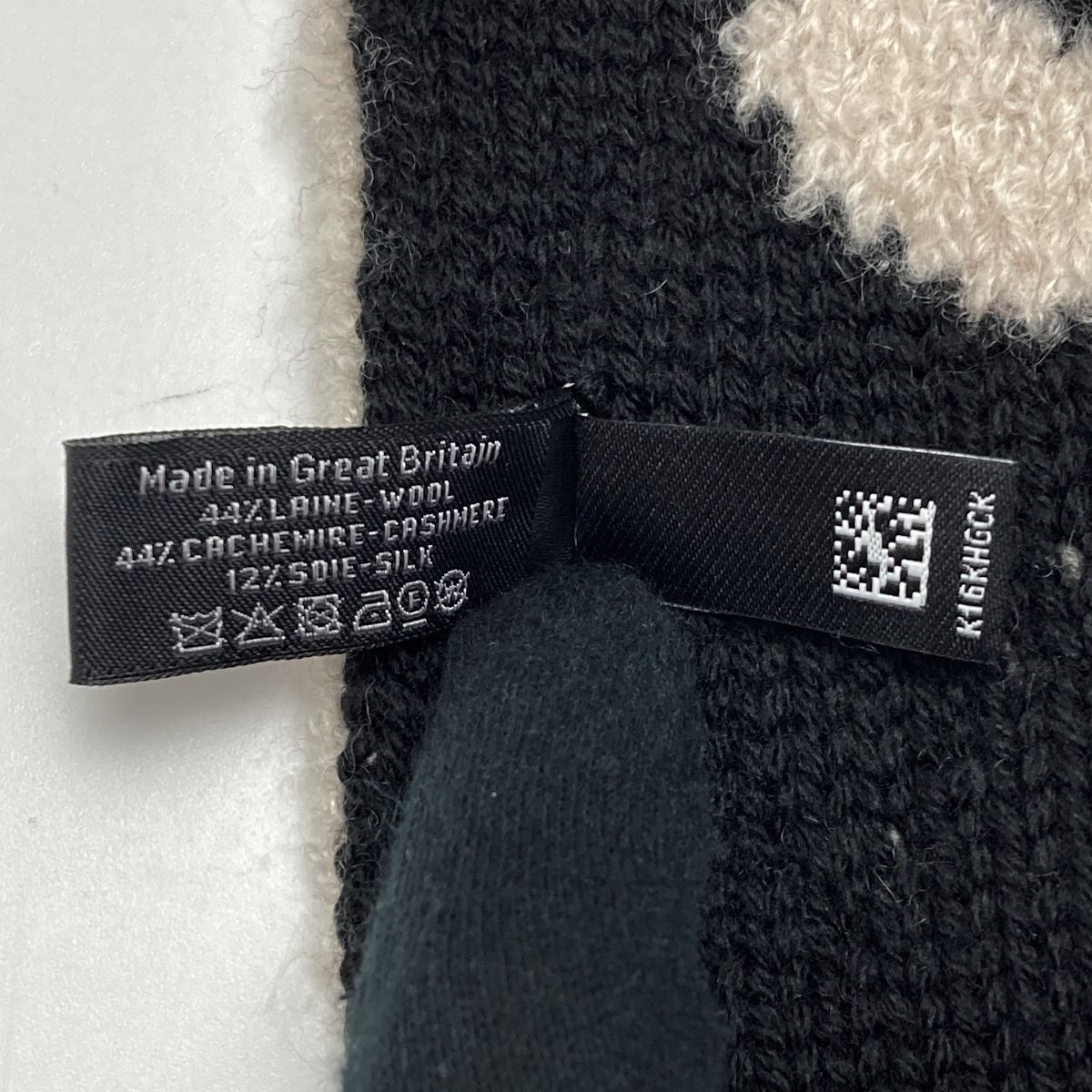 Chanel Logo Camellia Muffler Beige Black Wool Cashmere Silk Stole Scarf — view 5