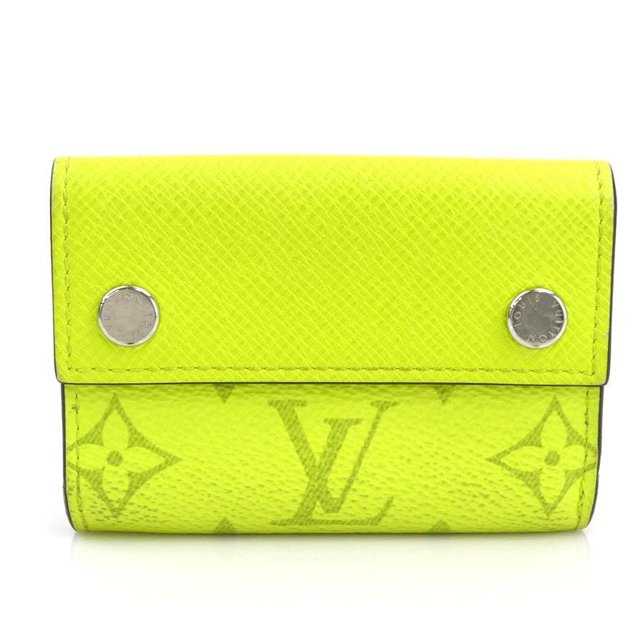 Louis Vuitton Trifold Wallet Taiga Llama Discovery Compact