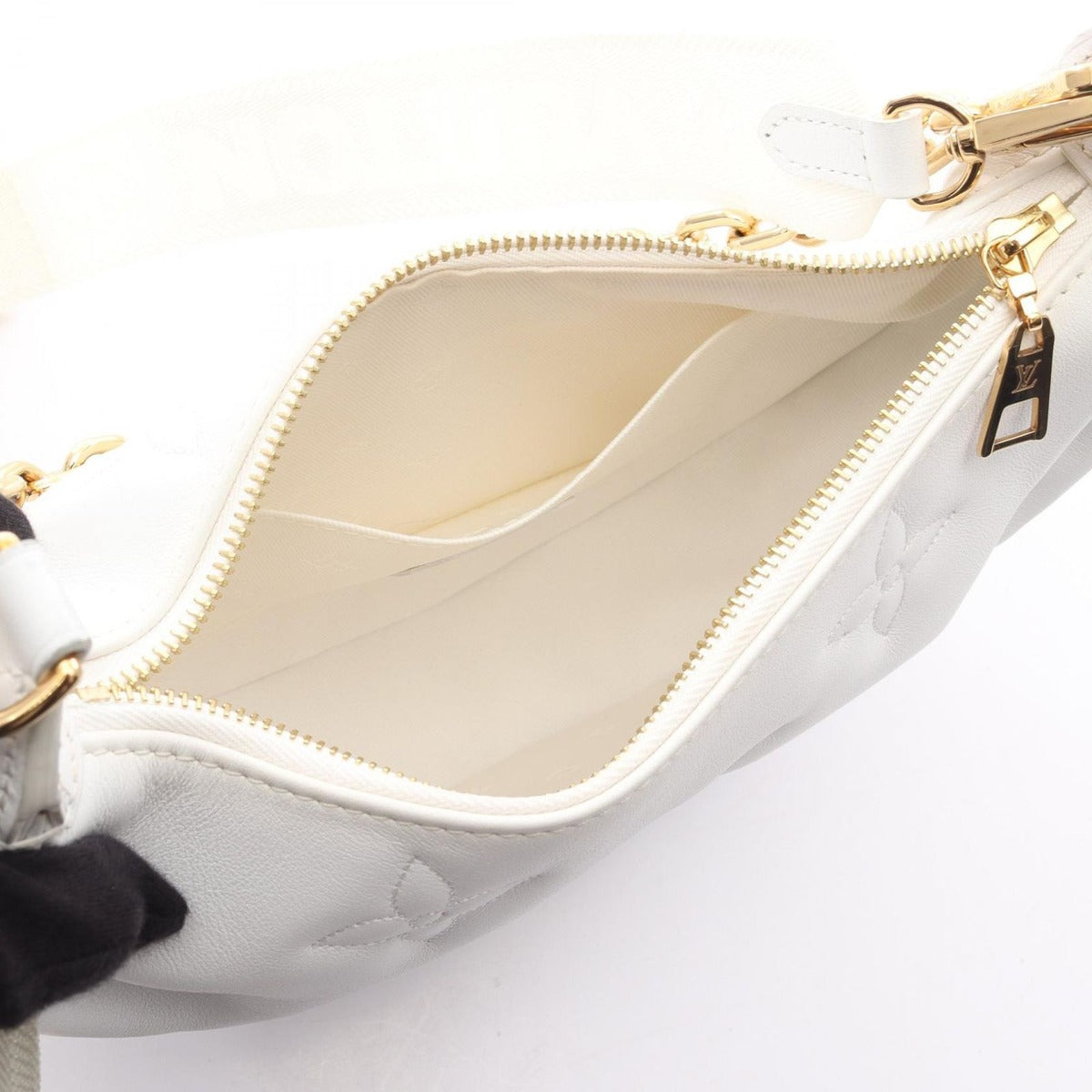 Louis Vuitton Handbag Over the Moon Snow Leather — view 3