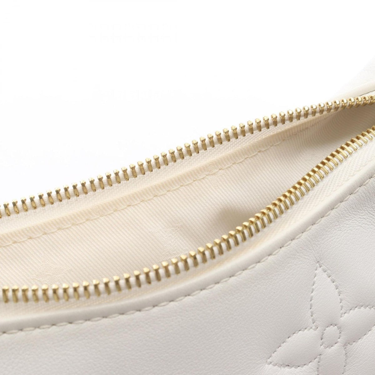 Louis Vuitton Handbag Over the Moon Snow Leather — view 5