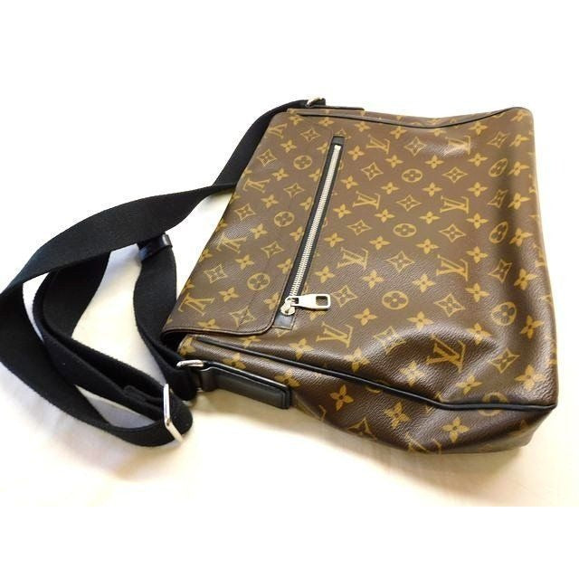 Louis Vuitton Ca0185 Monogram District MM Shoulder Bag — view 2