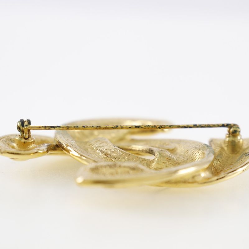 Chanel Coco Mark Quilted Gold Plated 31.4 g Brooch — view 4