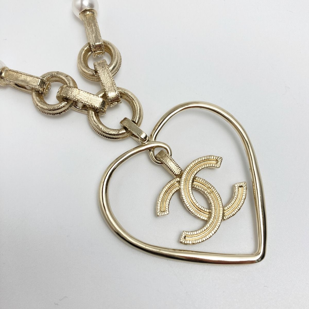 Chanel Coco Mark Heart Motif Necklace A21 P Champagne Gold Faux Pearl — view 3