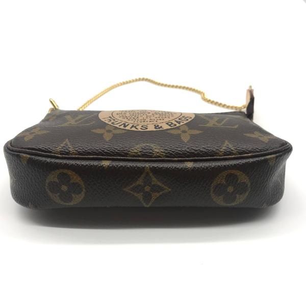 Louis Vuitton Monogram Mini Chain Hand Pouch — view 5