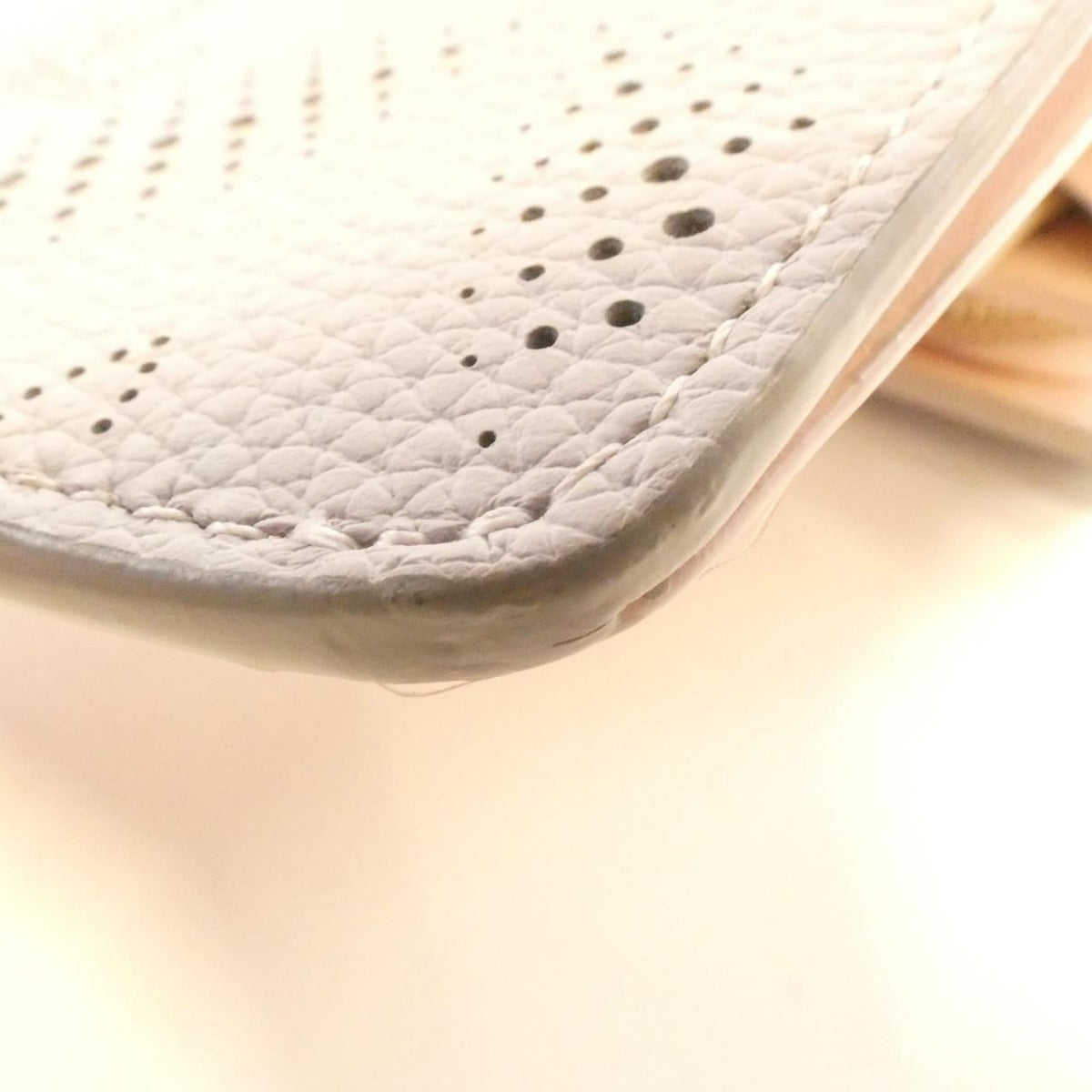 Louis Vuitton Mahina Portefeuille Iris Compact Wallet Brume — view 3