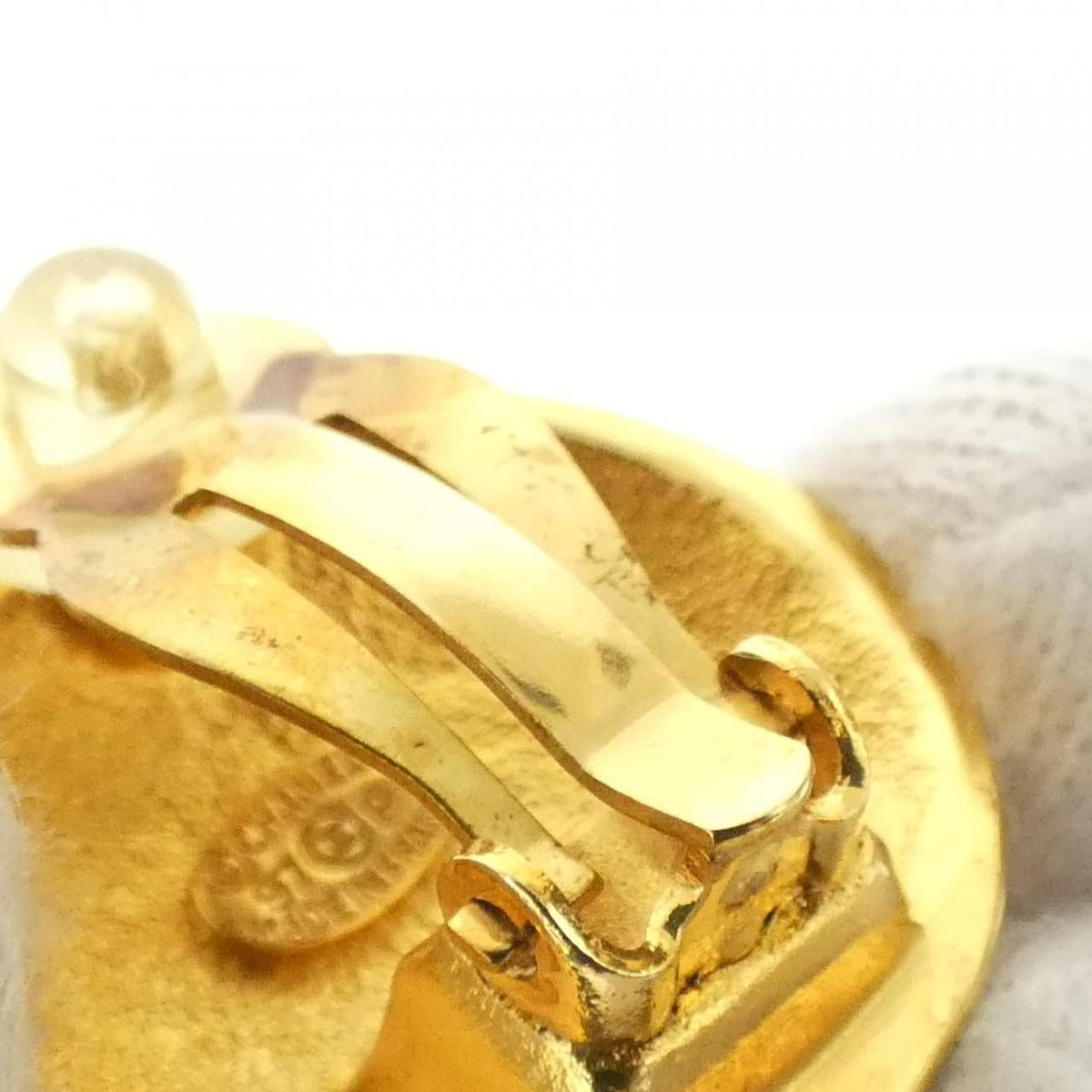 Chanel Vintage Earrings Gold — view 6