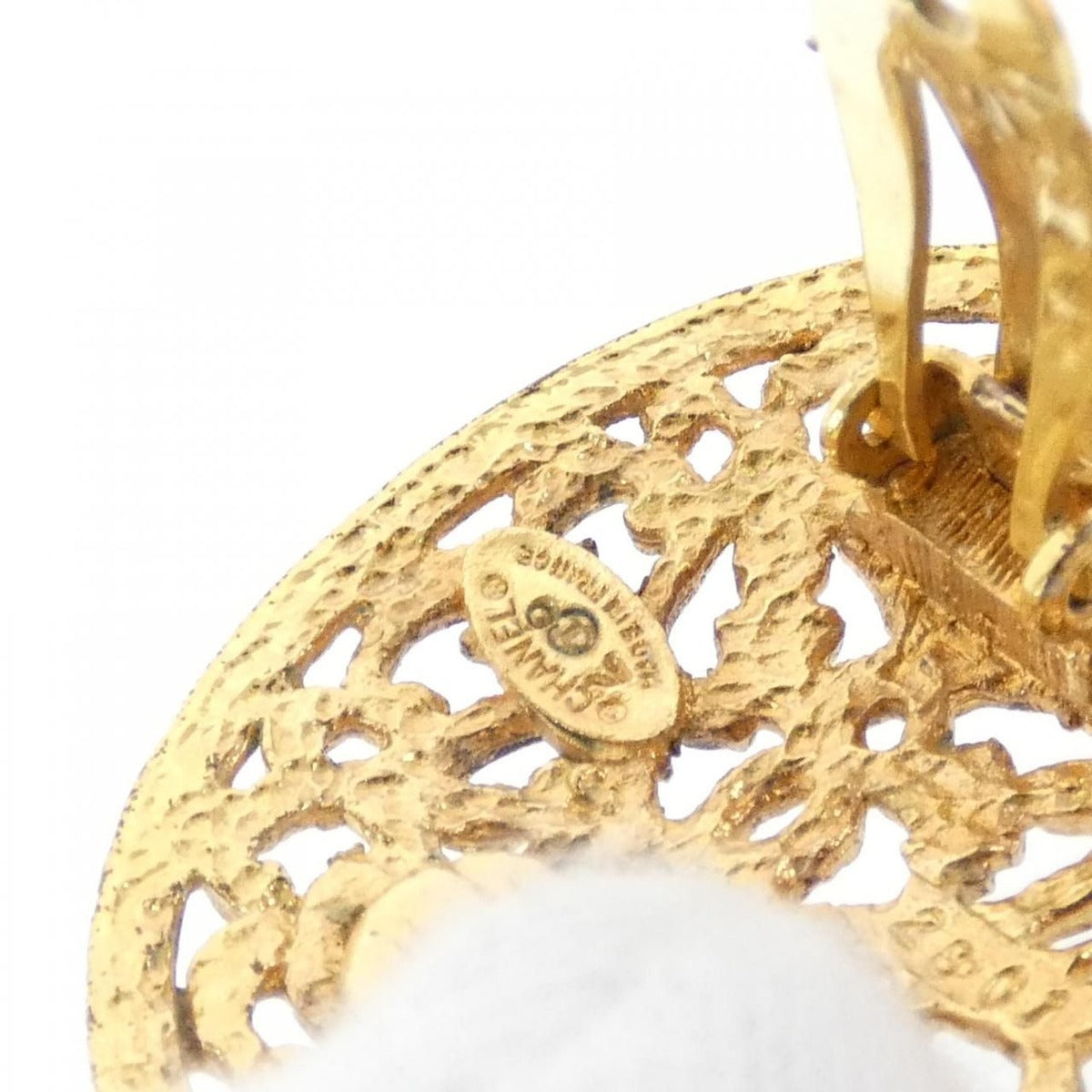 Chanel Vintage Earrings Gold — view 4