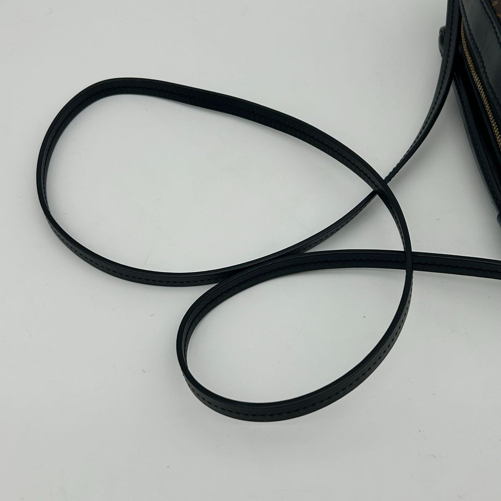 Louis Vuitton Saintonge Shoulder Bag — view 5