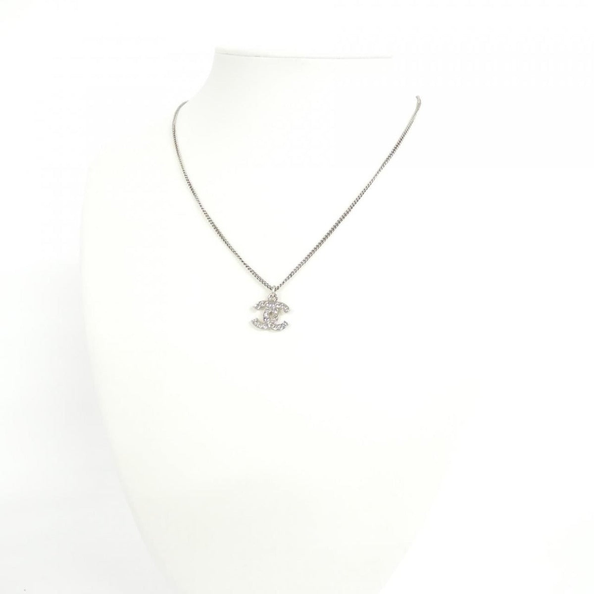 Chanel 28942 Necklace — view 4