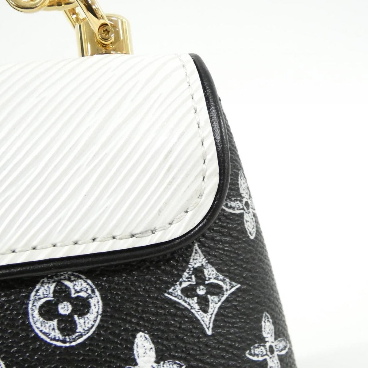 Louis Vuitton Cat Glam Pochette Shoulder Bag — view 5