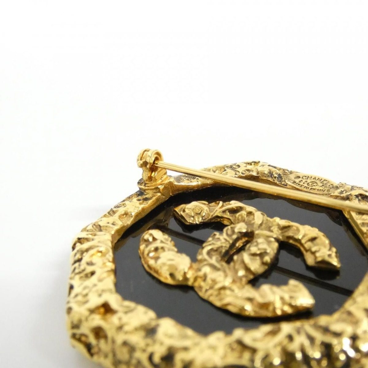 Chanel Vintage Brooch Gold — view 3