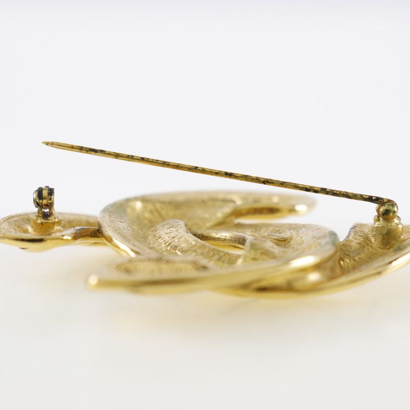 Chanel Coco Mark Quilted Gold Plated 31.4 g Brooch — view 5