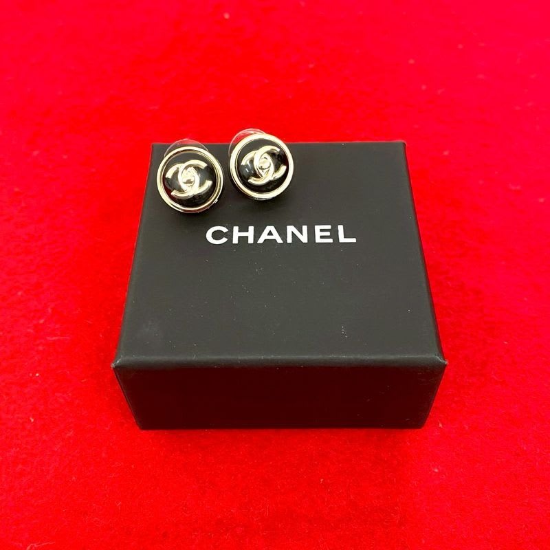Chanel Coco Mark Motif GP Earrings Accessories Small 23BC — view 2