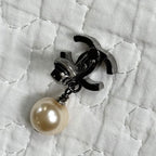 Chanel Pearl Earrings One Ear Silver Coco Mark with Claw — view 7
