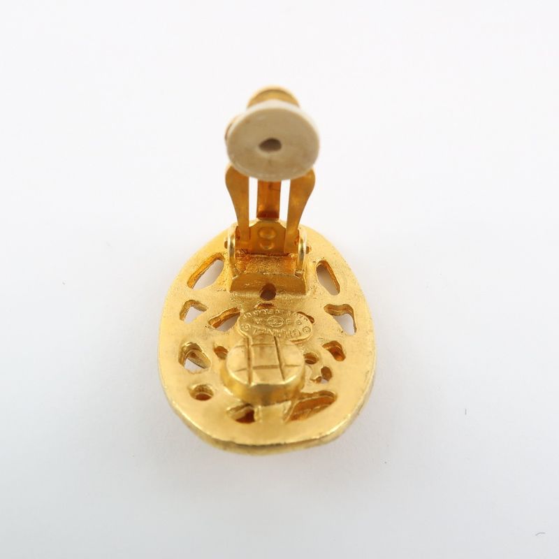 Chanel Oval Vintage Gold Plated 95 a 9.47 g Earrings — view 7