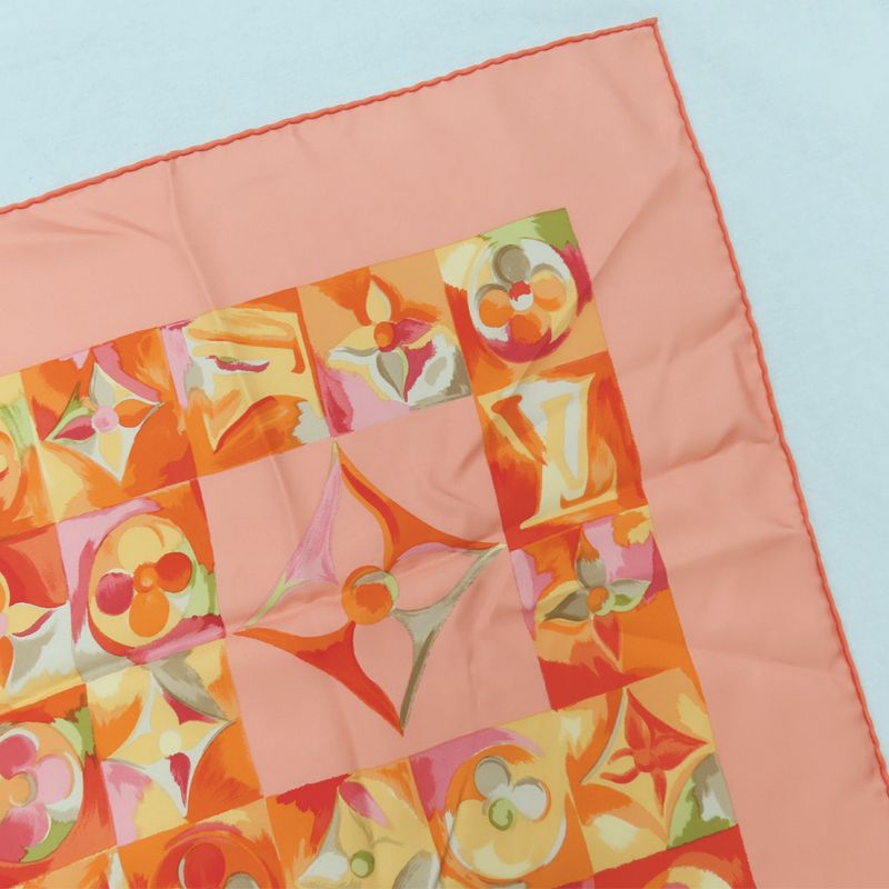Louis Vuitton Carre 90 in The Passage Of Time Scarf Monogram Flower — view 6