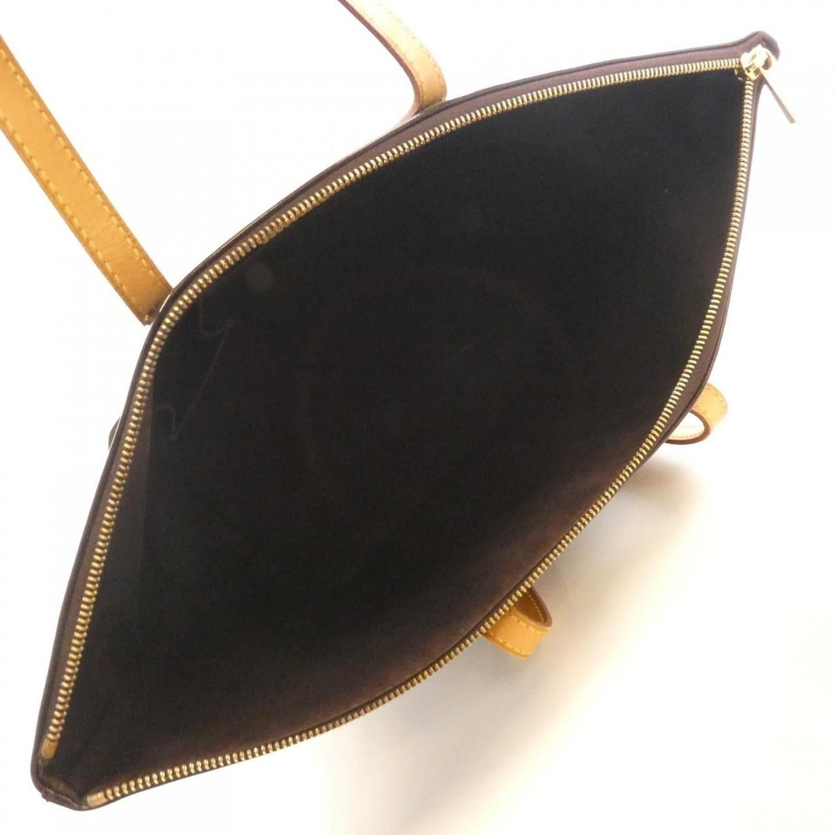 Louis Vuitton Vernis Bellevue GM Shoulder Bag Amarante — view 7