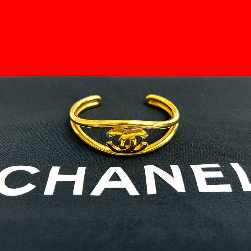 Chanel Vintage Coco Mark Bangle Bracelet Accessory Gold 02633 97P