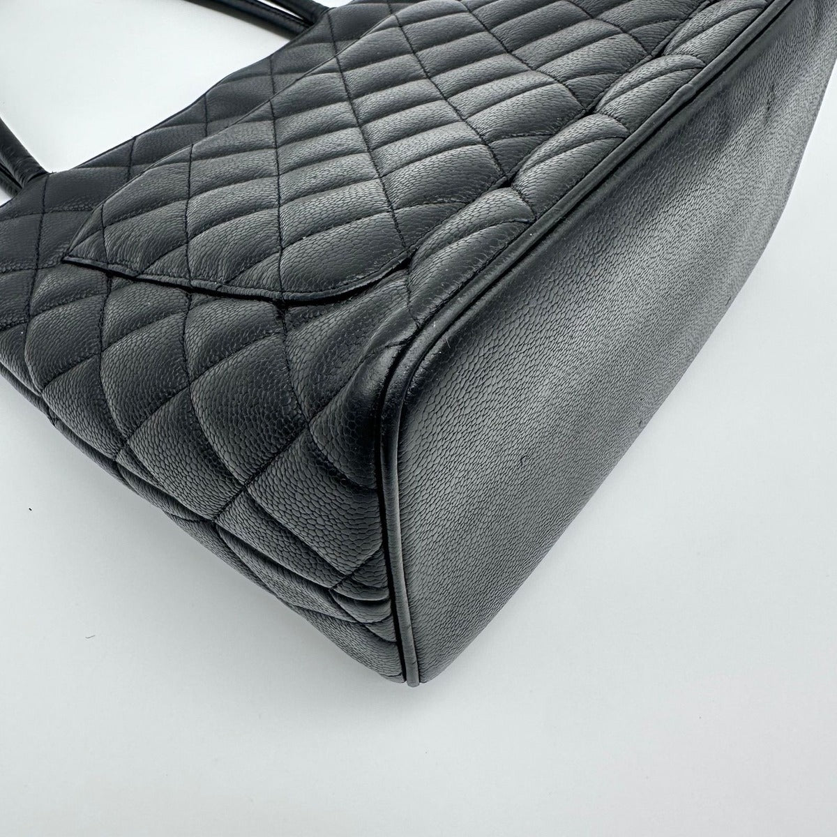 Chanel Medallion Tote Gold — view 9
