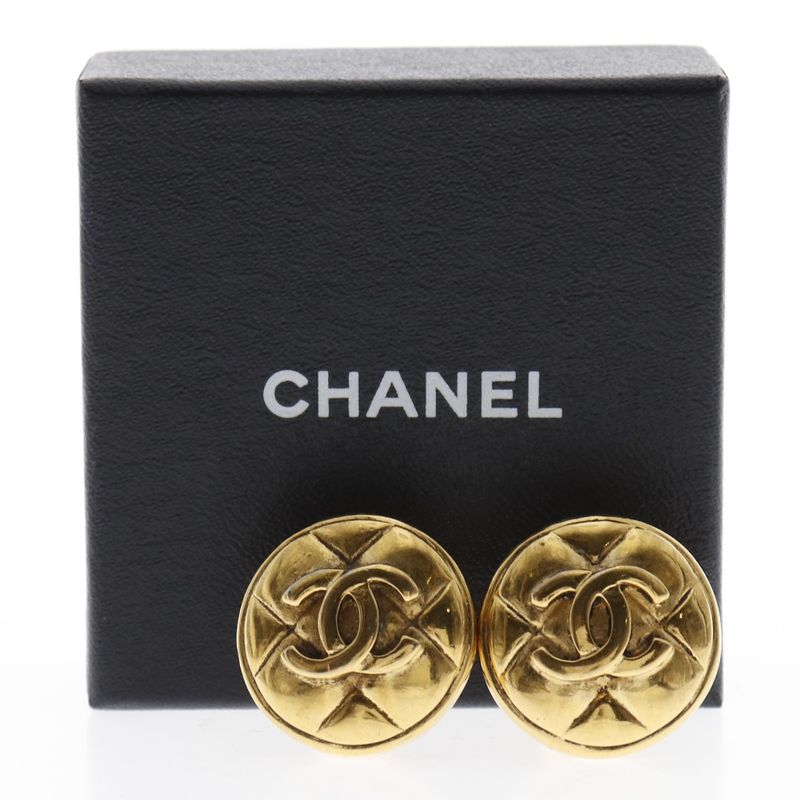 Chanel Coco Mark Quilted Vintage Gold Plated 18.0 g Earrings — view 7