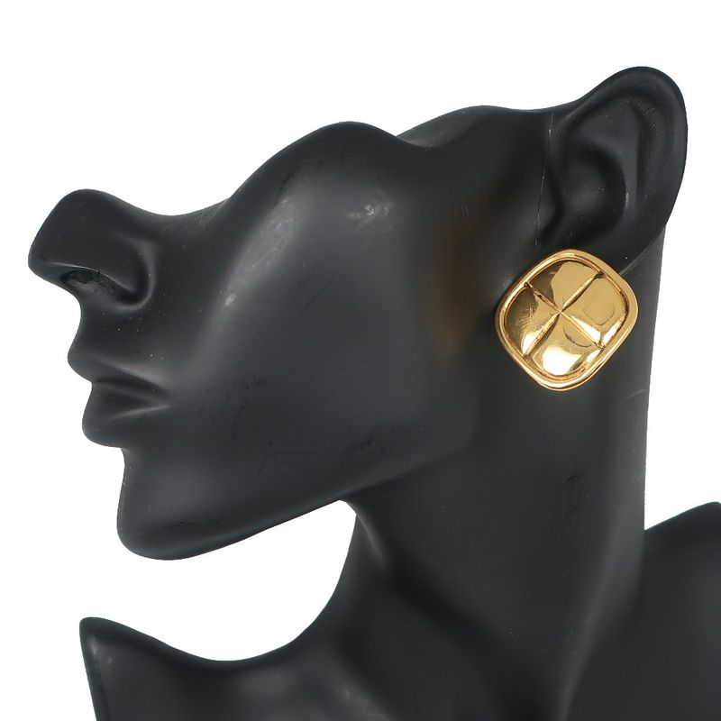 Chanel Rhombic Shape Quilted Vintage Gold Plated 15.2 g Earrings — view 3