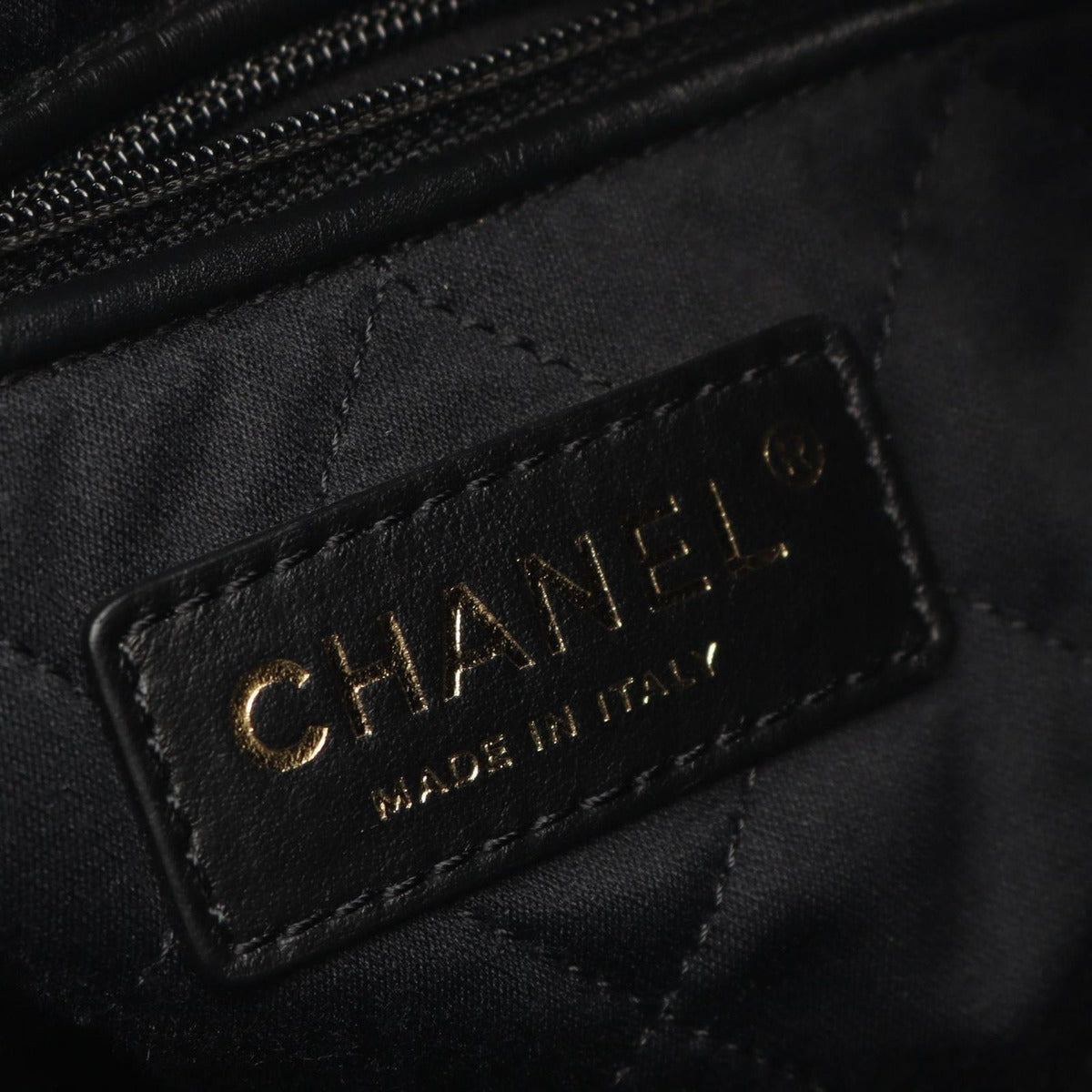 Chanel Backpack 22 Large Black Leather — view 4
