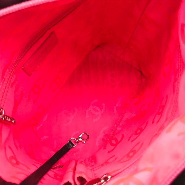 Chanel CC Logo Cambon Leather Patent Mini Hand Tote Black — view 8