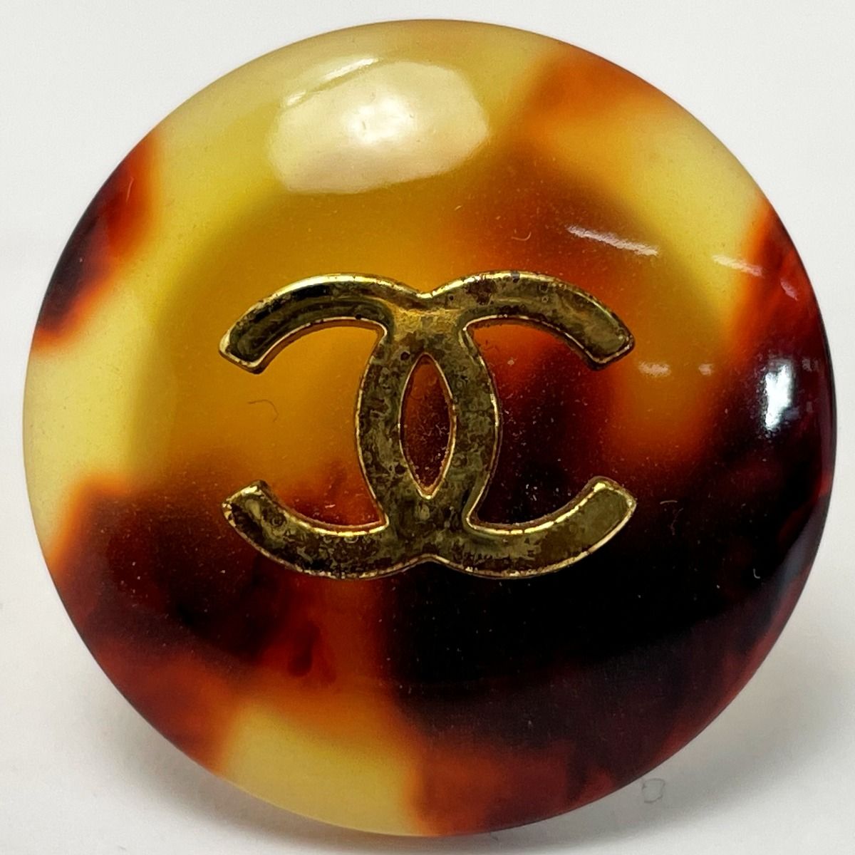 Chanel Coco Mark Circle Plated Tortoiseshell Pattern Engraved 97 P Accessory — view 4