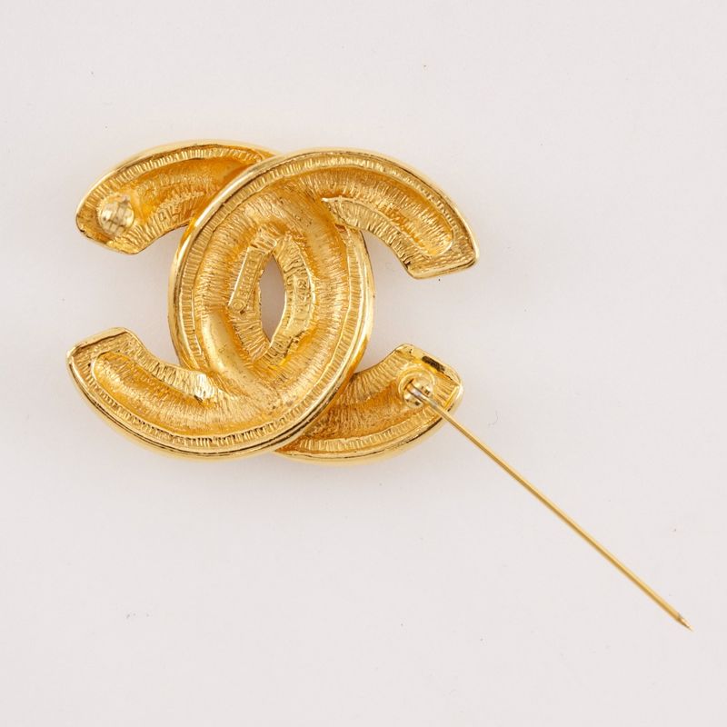 Chanel Coco Mark Quilted Vintage Gold Plated 17.7 g Brooch — view 4