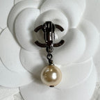 Chanel Pearl Earrings One Ear Silver Coco Mark with Claw — view 4