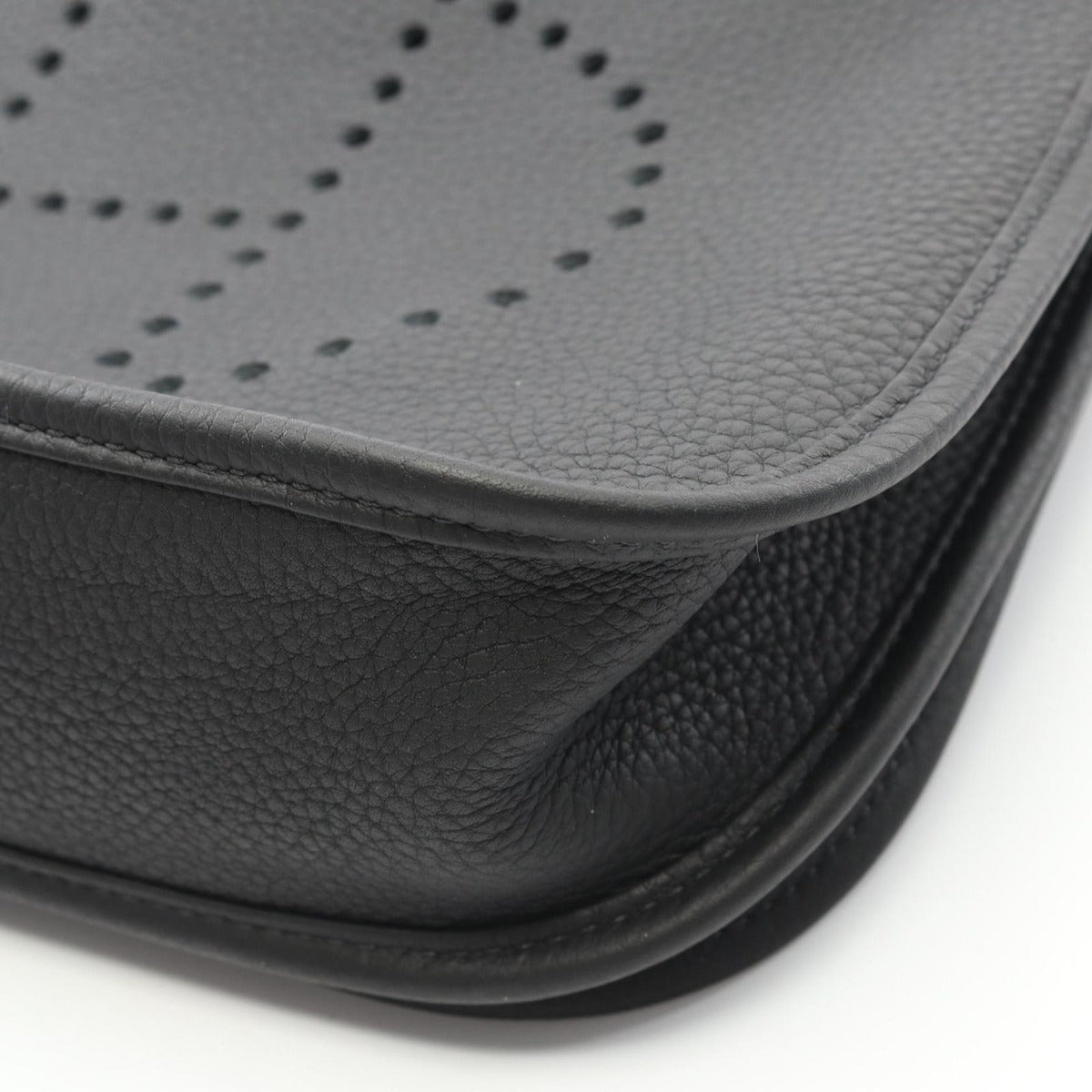 Hermes Shoulder Bag Evelyne 3 Trois PM Black Leather — view 6