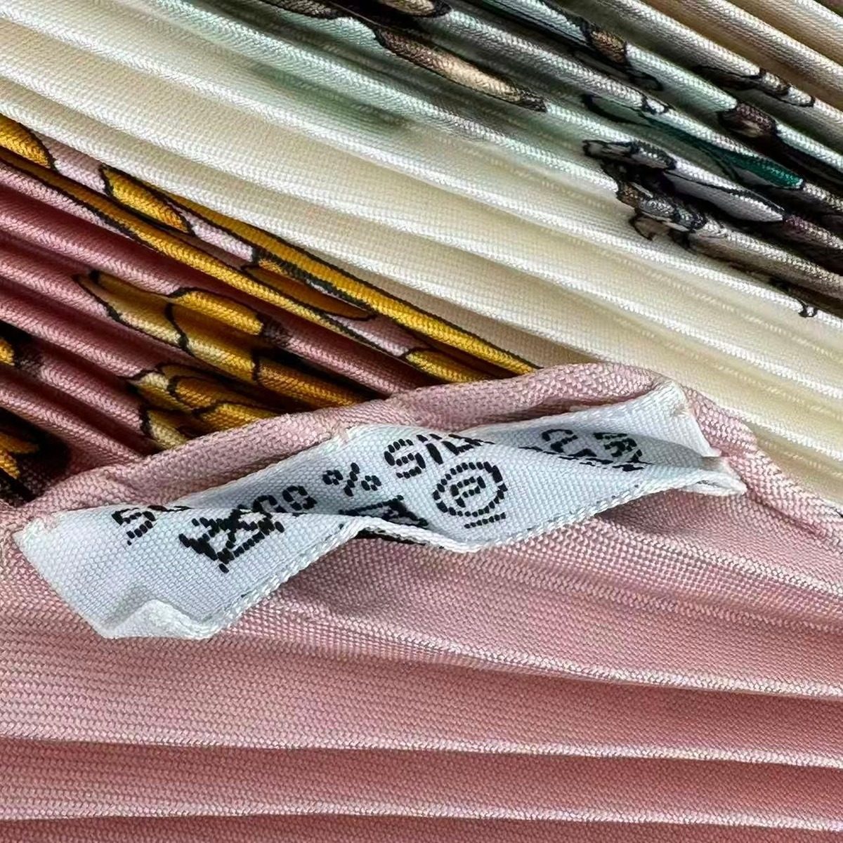 Hermes Scarf Silk Pleats la Promenade de Longchamps Walk to Long Chien Pink — view 7