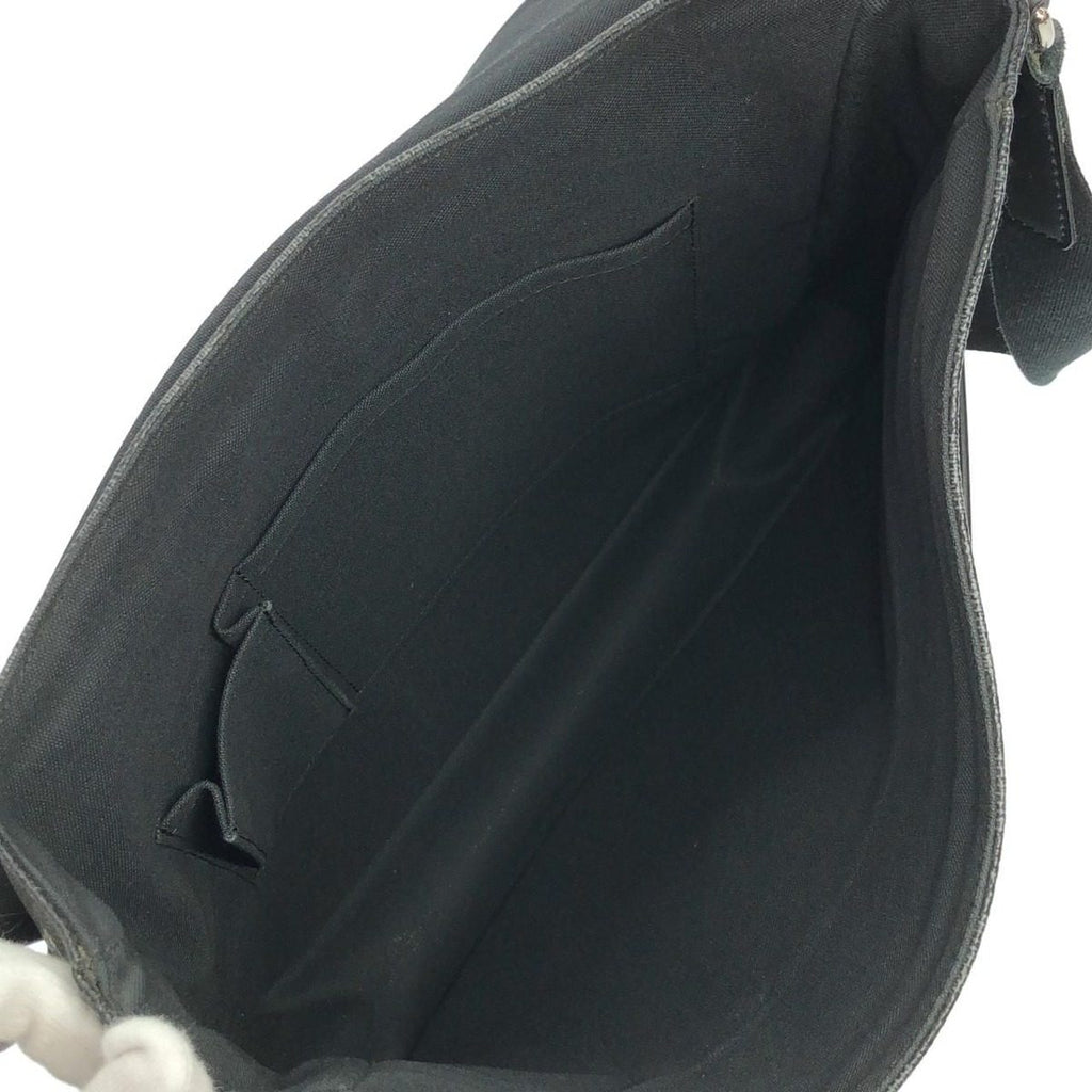 Louis Vuitton Damier Graphite Daniel MM Shoulder Bag — view 8