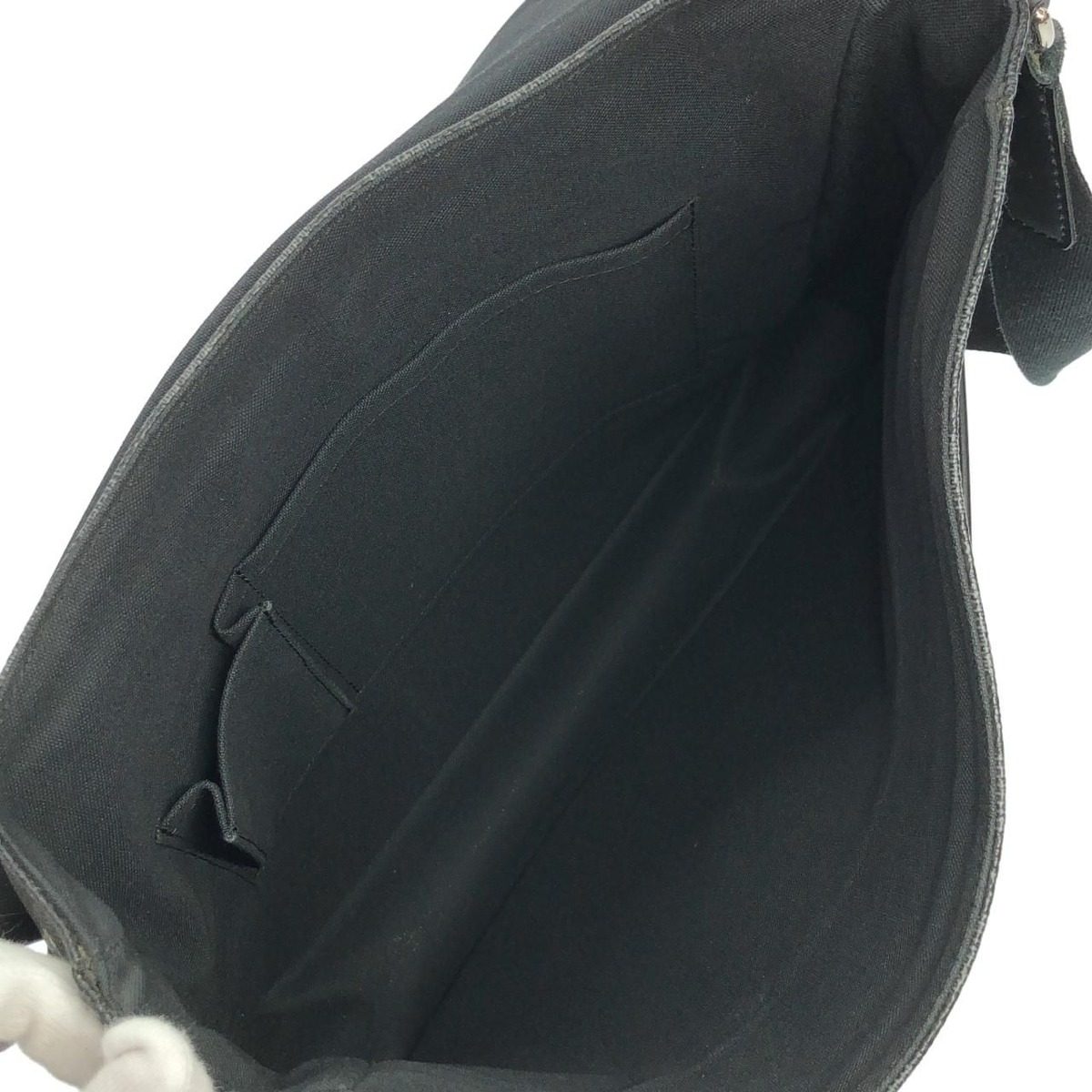 Louis Vuitton Damier Graphite Daniel MM Shoulder Bag — view 8