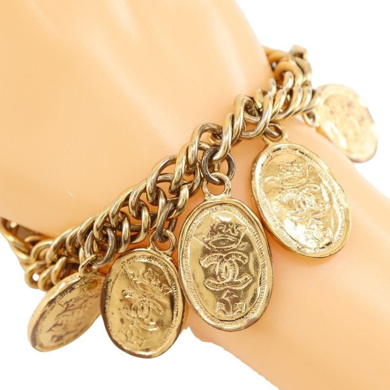 Chanel Medallion Charm Coco Mark Chain Gold Plated 83.4 g Bracelet — view 2